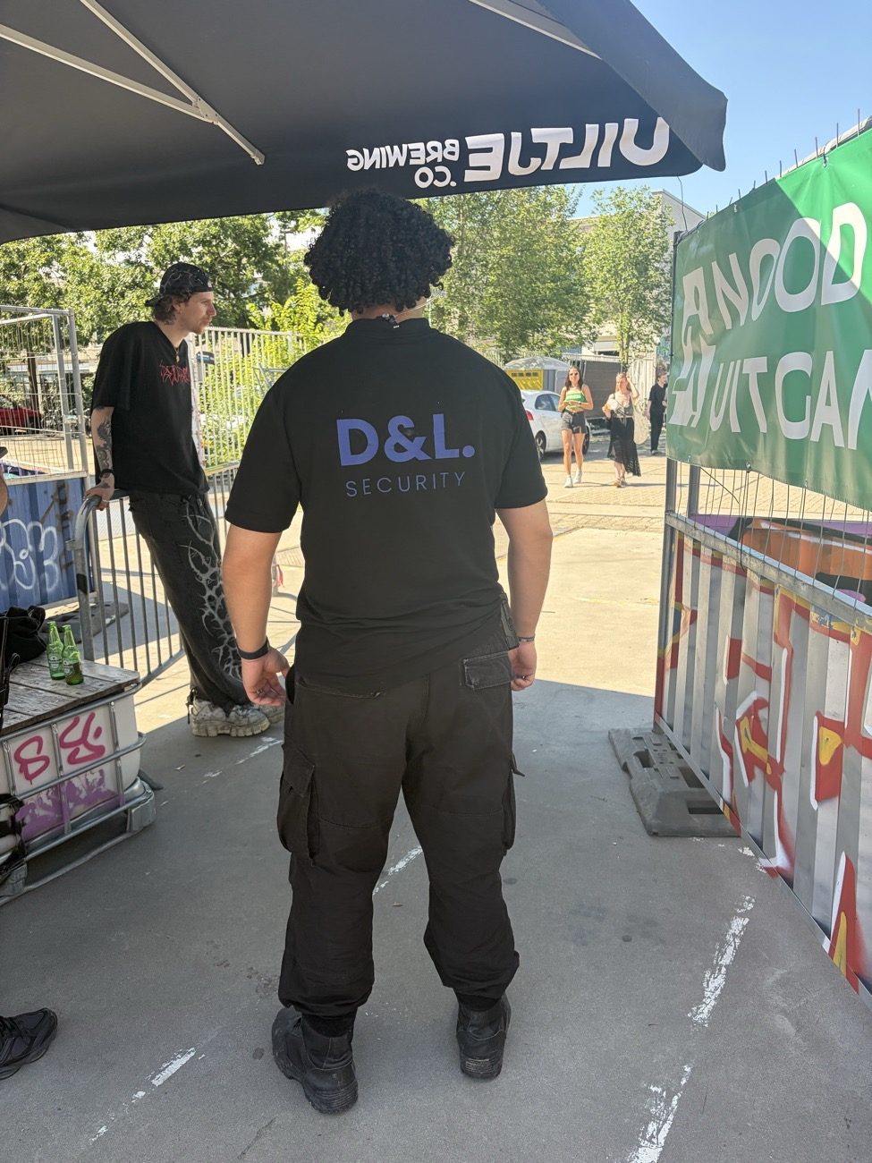 Beveiliger met D&L Security-tenue bij festival A Summer Jam with TLM in Utrecht